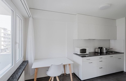 Iselin Apartment | Blueground | Iselin, balcony, elev, nr market