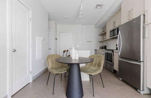 Forest Hills - Woodbourne Apartment | Blueground | Jamaica Plain, AC, gym, nr pond