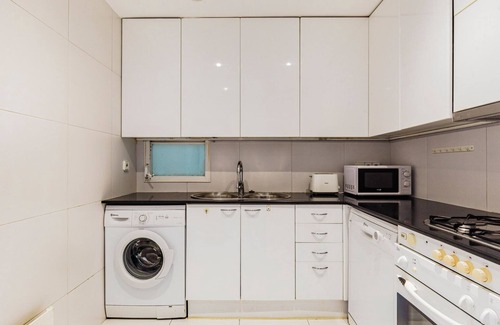 La Maternitat i Sant Ramon Apartment | Blueground | La Maternitat, balcony, near Camp Nou