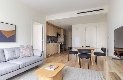 Hunters Point Apartment | Blueground | LIC, gym & w/d, nr MoMA PS1