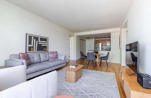 Hunters Point Apartment | Blueground | LIC, pool & gym, nr parks