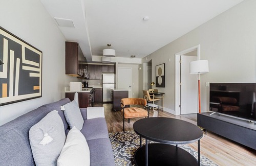 Mountain View Apartment | Blueground | Mountain View, pool, nr Shoreline Park