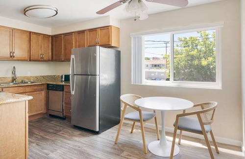Sunnyvale Apartment | Blueground | Sunnyvale, pool, nr Sunnyvale Park