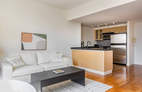 Tribeca Apartment | Blueground | Tribeca, pool, nr City Hall