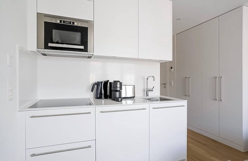 Langstrasse Apartment | Blueground | Wiedikon, blcny, elev, w/d, nr market