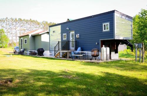 Hinckley House | BlueTinyHome with Hottub