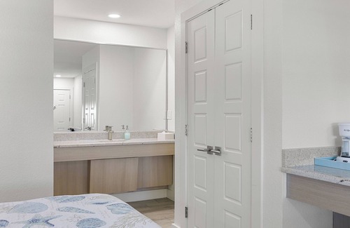 Flour Bluff Hotel | Bluff's Landing Lodge