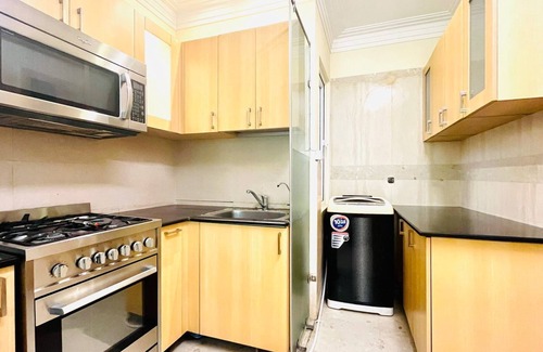 Sushant Lok Apartment | BluO 1BHK - DLF Galleria | BathTub, Balcony, Suite