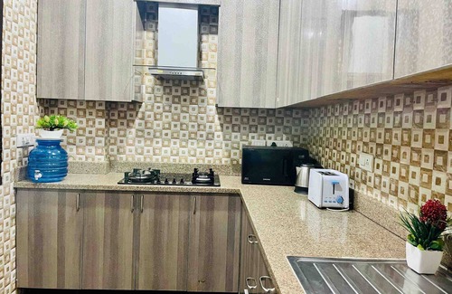 Sainik Farm House | BluO Classic 1BHK - MAX Hospital Saket