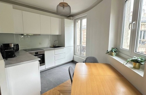 Epinettes Apartment | BnBNook - Bright 1BR Near Montmartre and Sacre-Cœur