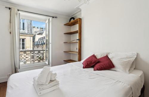 Saint-Merri Apartment | BnBNova - 2BR - Le Marais & Les Halles