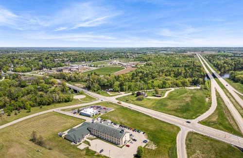 Shawano Hotel | Boarders Inn & Suites by Cobblestone Hotels - Shawano