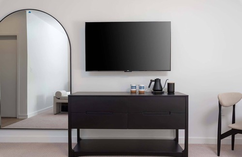 Livingston Apartment | Boardwalk Hotel by Kasa | Double Queen Room
