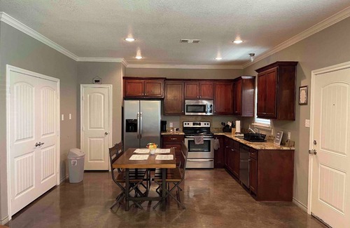 Tyler Apartment | Boar’s Nest - 3-bedroom apartment
