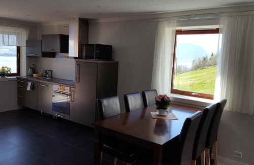 Averoy Apartment | Boat is 2 km from Kvernesfjorden Apartments