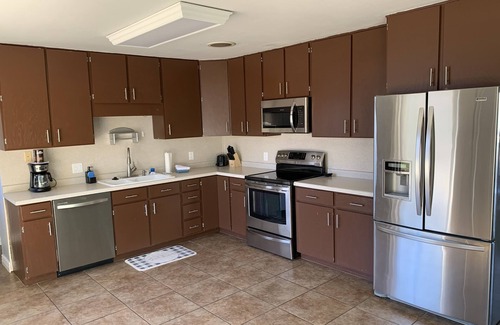 Page House | Boat Parking for 2 + Walk downtown *Family Friendly w/Backyard
