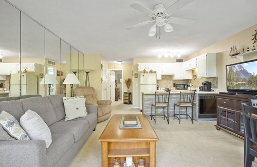 Lake of the Ozarks Condo | Boat Slip & Ramp- Trailer Parking- Lakefront Pool