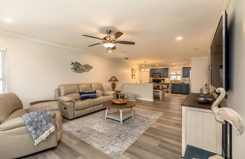 Sebastian Highlands House | ๐น๐ Boater's Paradise! Fenced Yard, Boat Parking, 6 miles to Beach!