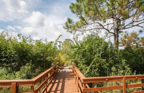 Elberta House | Boaters dream, Private Pier-space for 2 boats & free parking, Pet friendly
