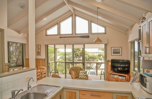 Alexandrina Cabin | Boatman's Cabin offering spectacular expansive River Murray views.