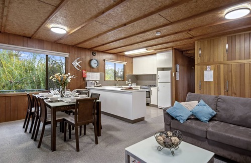 Renmark House | Boats and Bedzzz - "The Murray Dream" moored houseboat accommodation