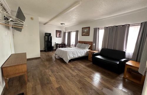 Glenrock Hotel | Bobbi's Classic Motel