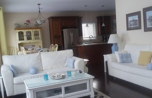 Fenelon Falls Cottage | Bobcaygeon Executive. Sturgeon Lake Waterfront - Kawartha Lakes