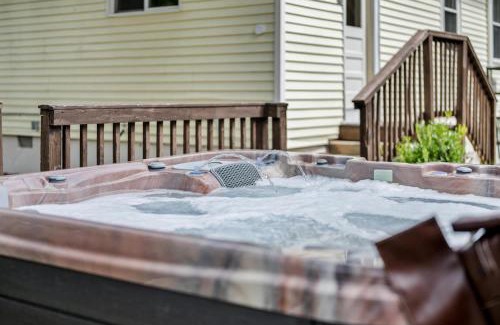 Evergreen House | Bocce Ball~ Hot Tub~Putt Putt ~Fire Pit