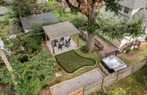 Evergreen House | Bocce Ball~ Hot Tub~Putt Putt ~Fire Pit