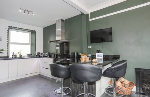 Edern House | BODFAN - MORFA NEFYN, pet friendly, with a garden in Morfa Nefyn