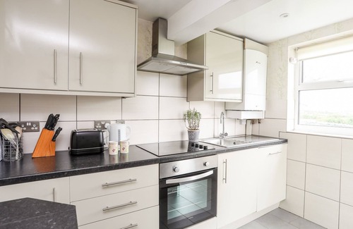Holyhead Cottage | BODLASAN GROES COTTAGE, pet friendly, with a garden in Llanfachraeth