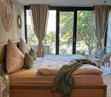Augustenstraße Apartment | Bohemian Chic Sage Dreams - Munich Central Station