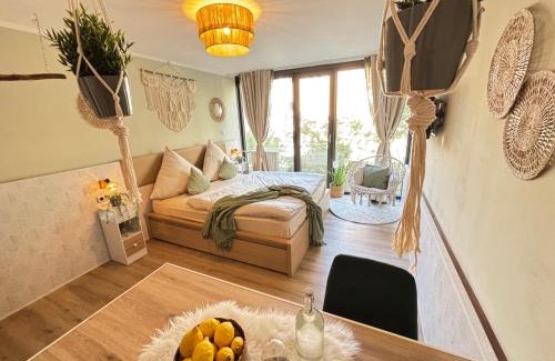 Augustenstraße Apartment | Bohemian Chic Sage Dreams - Munich Central Station