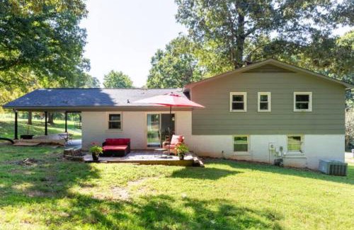 Newton House | Bohemian Retreat Newly Remodeled with New Hot tub