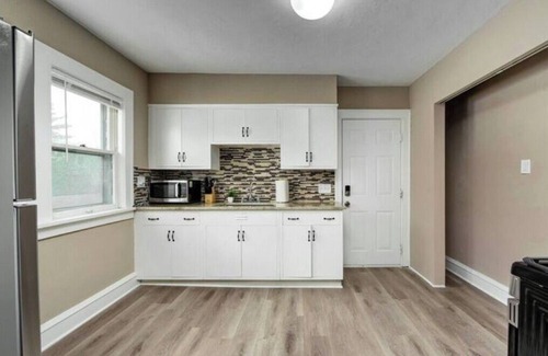 Cleveland House | Bohemian Rock n' Roll Retreat ~ 15 mins to Downtown ~ 8 mins to Cleveland Clinic