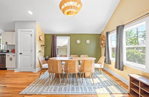 Downtown House | Boho 5BR Modern Villa w Hot Tub, Grill, Patio and Backyard