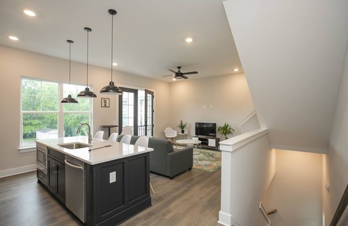 Radnor House | BOHO Boutique Stay |3bd 2ba|10 Minutes to Lower Broadway|