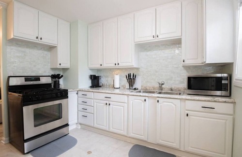 Peoria Heights House | BOHO BUNGALOW - Bright, modern home in the Heights