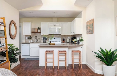 Santa Barbara House | Boho Bungalow Retreat: Spa, Ice Bath, Sauna, Tea Bar, Garden, Chickens, & Events