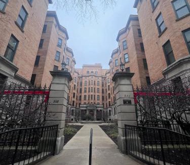 Lake View East Apartment | Boho Chic City Studio: Lakeview, Chicago