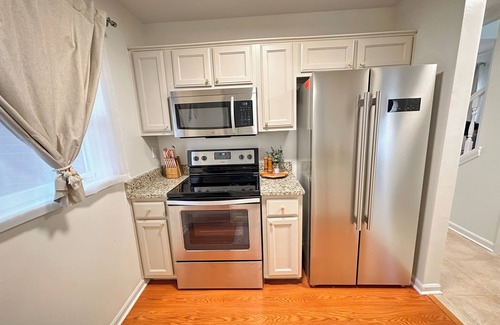 University District House | Boho Hideaway Townhome, 2br/2.5ba Near UofM/Highland Strip
