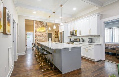 Church Street House | Boho Home with driveway and lots of onsuite baths!