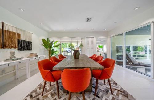Glenvar Heights House | Boho House - Stylist Home with Parking and large Yard