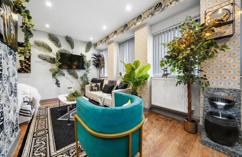Maidstone Apartment | Boho Jungle - Luxury 1bed Apt- Long stay Discounts