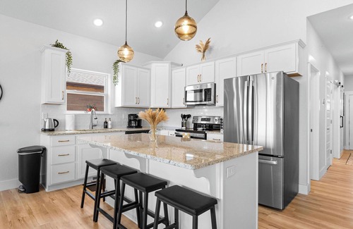 Kimberling City Cabin | Boho Lakeview Lodge Lazy River/Indoor pool/Game room/Silver Dollar City