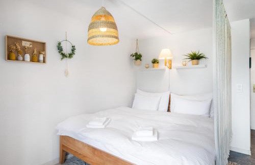 Darligen Apartment | "Boho Oase" with lake view and pool
