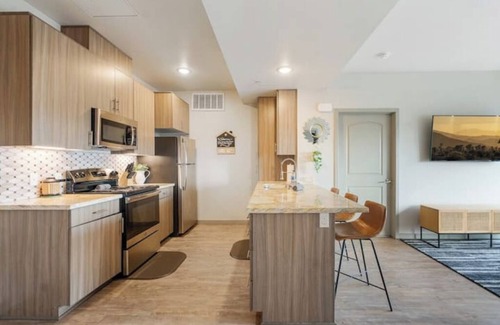 National City Apartment | Boho Rooftop Pool & Hot Tub Apt
