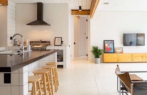 South Congress House | Boho Style Home + Hot Tub & Guest House - Ziggy!