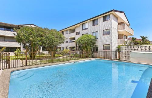 North Bondi Apartment | Bondi Beach Air Con, Parking and Pool