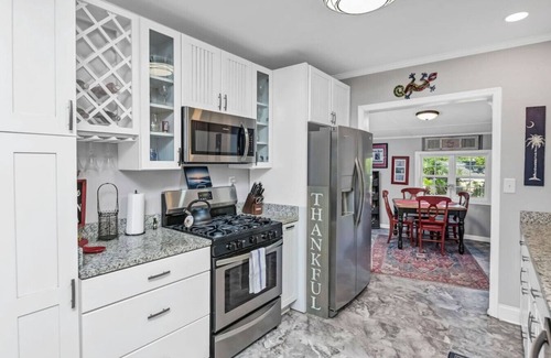 Rosewood House | Bonham Burrow | 2BR 2BA Home Near USC & Ft Jackson